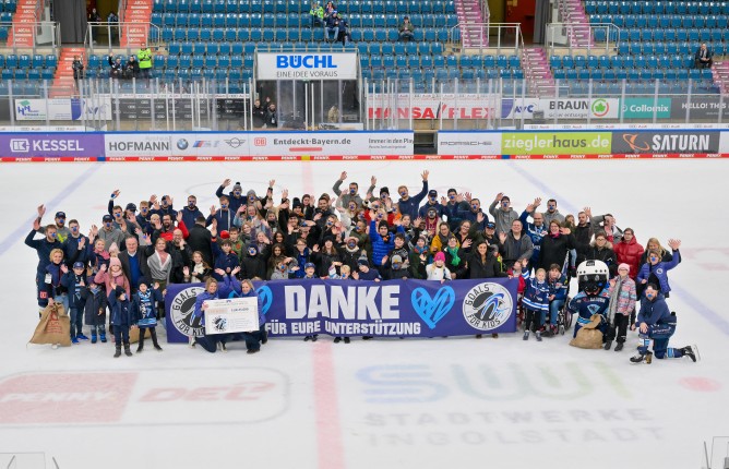 GOALS FOR KIDS Gruppenfoto nach dem Spiel
