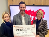 Stefan Hackner Stefanie Büchl Steffi Praunsmändtl Spendenübergabe Goals for Kids